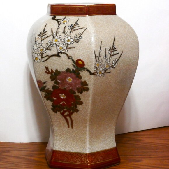 VINTAGE FLORAL HEYGILL IMPORTS JAPAN HANDPAINTED 12" VASE Approximately 12" H - Picture 5 of 9